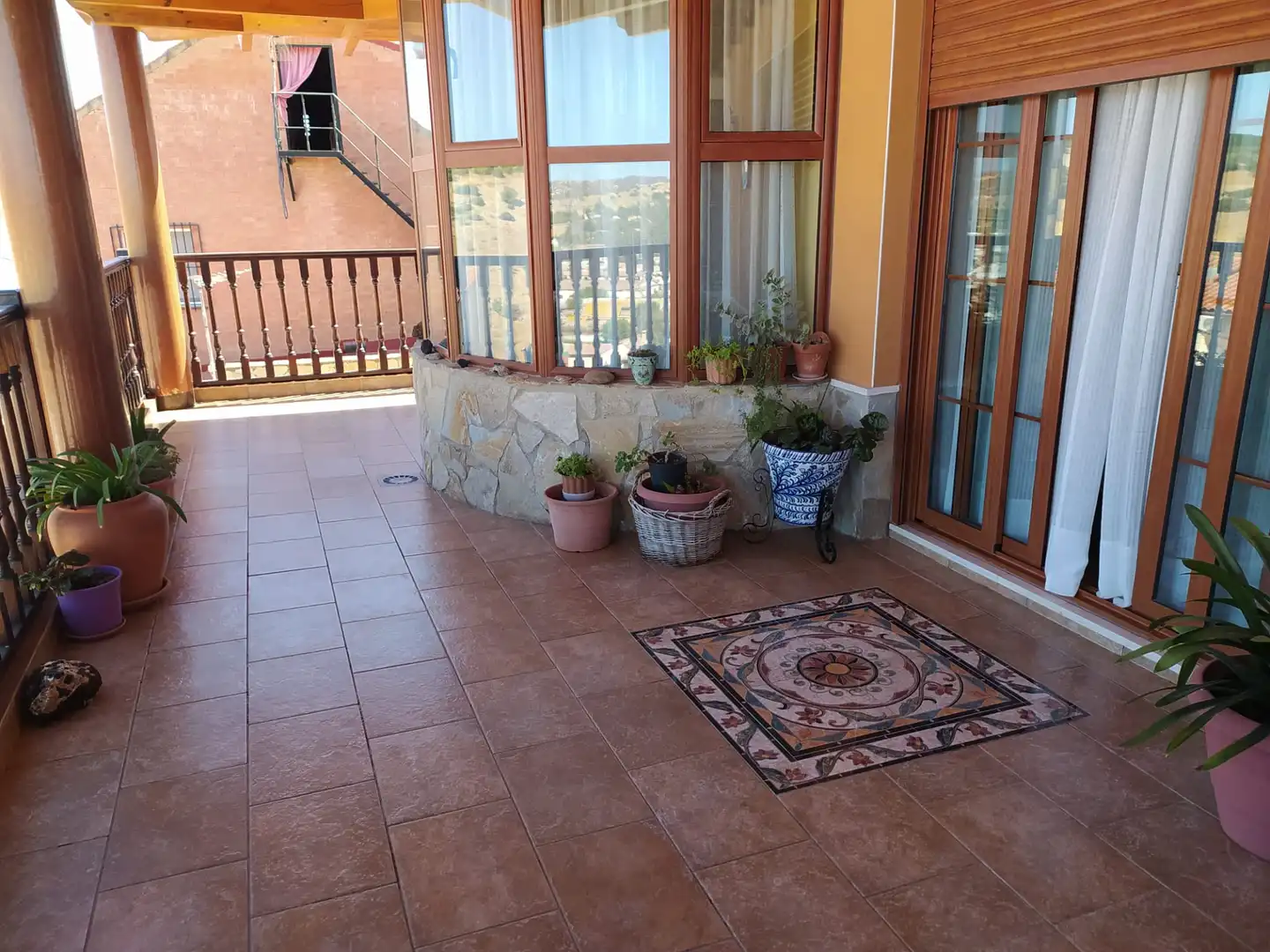 Terrassa de Casa o xalet en venda en Villanueva del Río y Minas amb Aire condicionat, Jardí privat i Terrassa