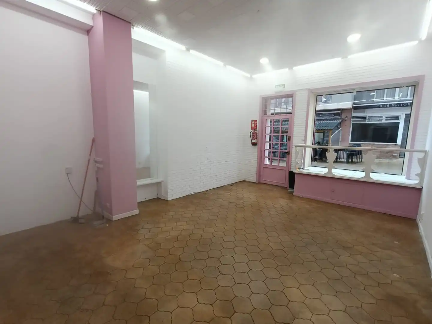 Gewerbefläche zur Miete in Torrelavega - CL AVE MARIA