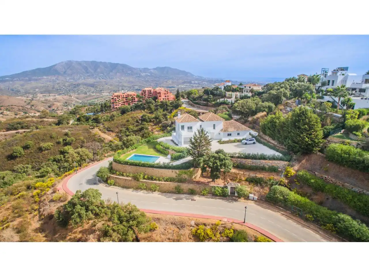 Vista exterior de Casa o chalet en venta en Marbella con Aire acondicionado, Calefacción y Jardín privado