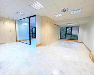 Oficina de lloguer en  Sevilla Capital amb Aire condicionat i Calefacció