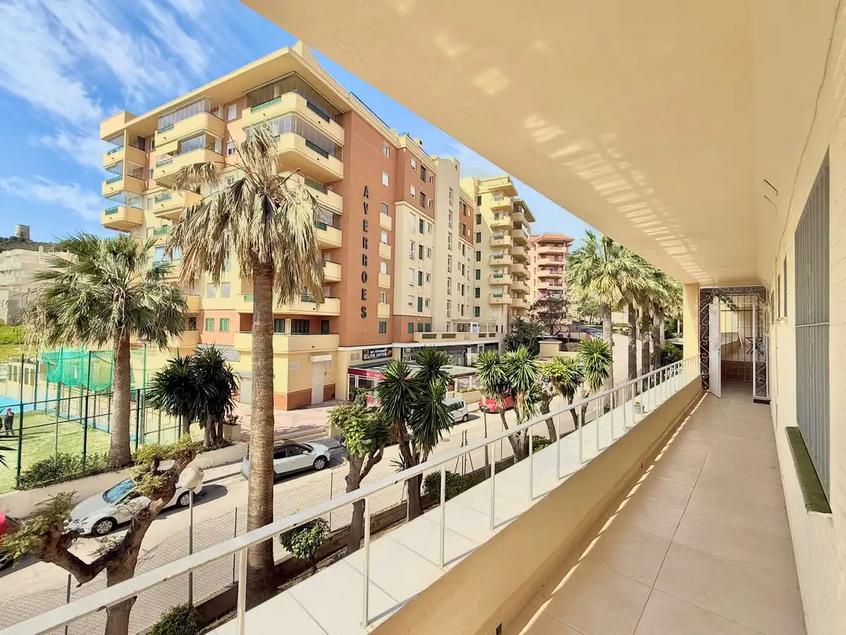 Vista exterior de Apartamento en venta en Fuengirola con Piscina, Amueblado y Piscina comunitaria