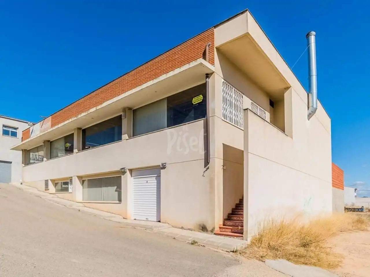 Außenansicht von Fabrikhallen zum Verkauf in Corbera d'Ebre