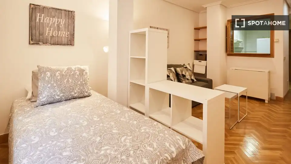 Room in Universidad - Malasaña