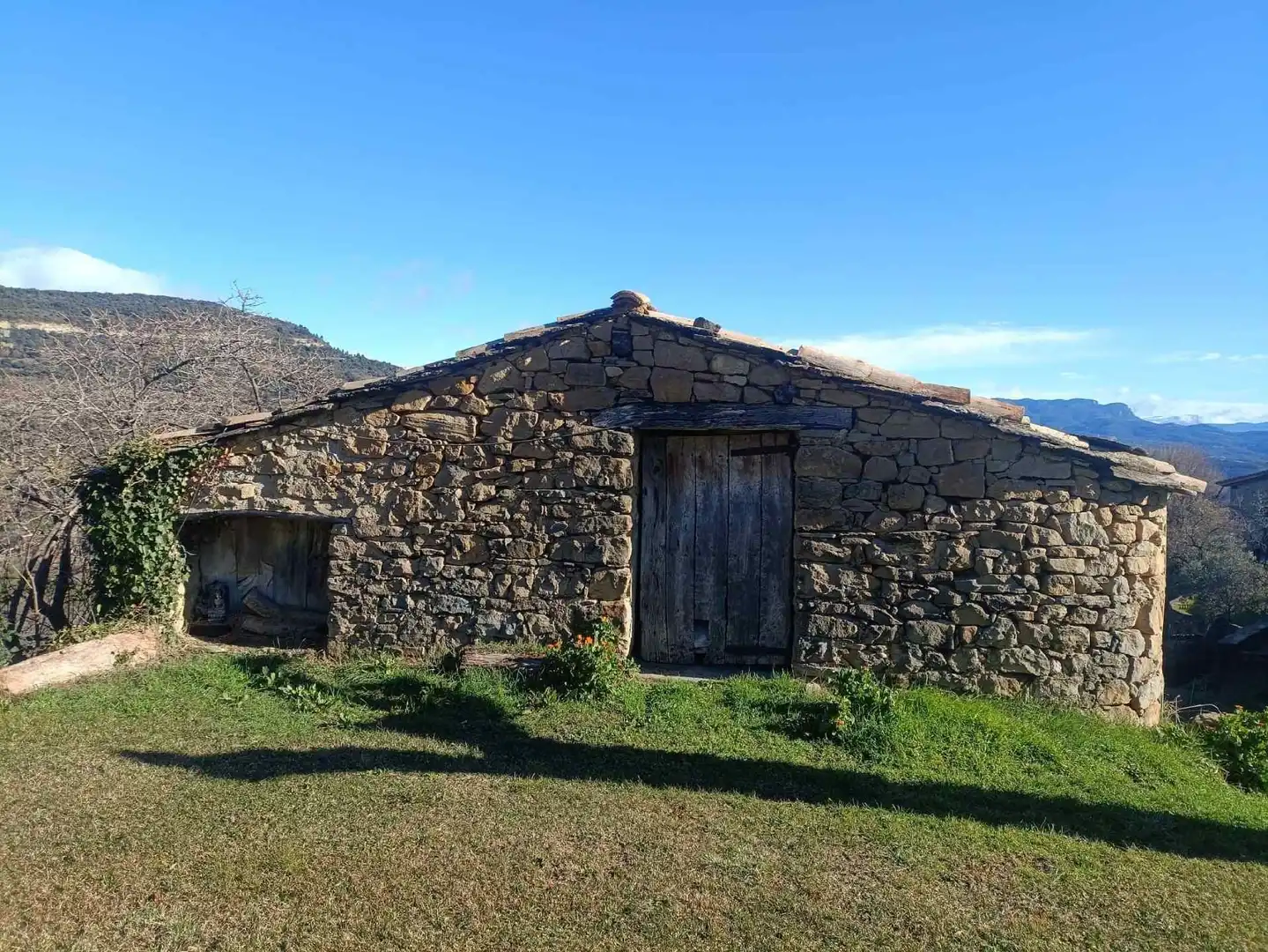Vista exterior de Casa o xalet en venda en Graus amb Calefacció, Jardí privat i Terrassa
