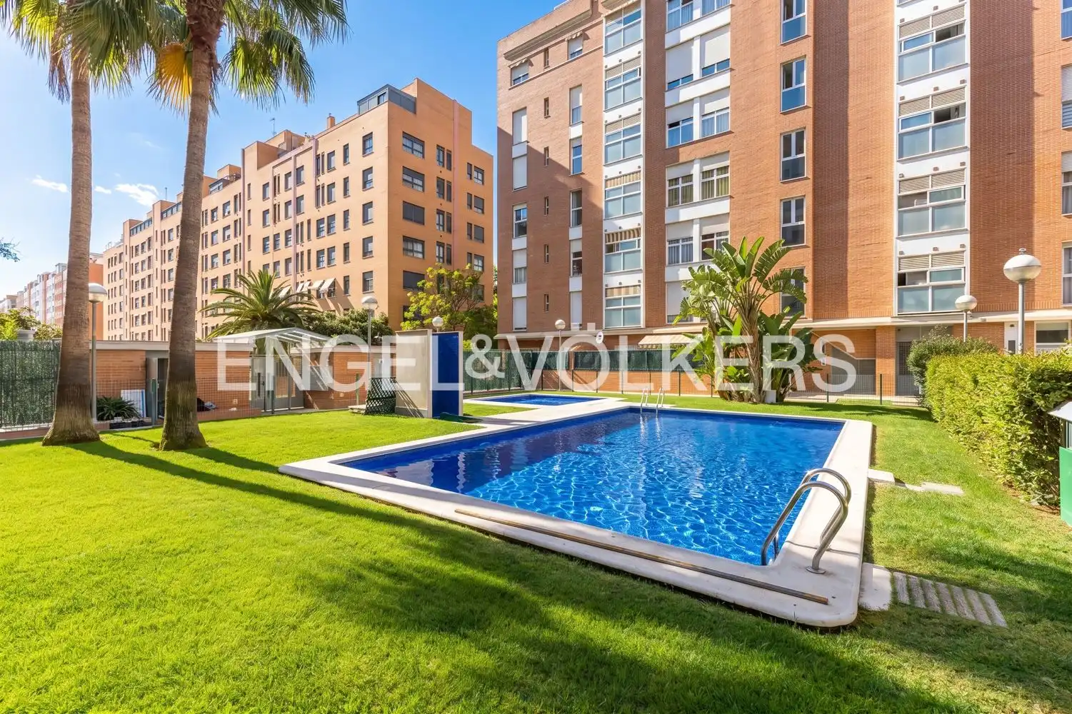 Schwimmbecken von Wohnung zum Verkauf in Valencia mit Klimaanlage, Heizung und Privatgarten
