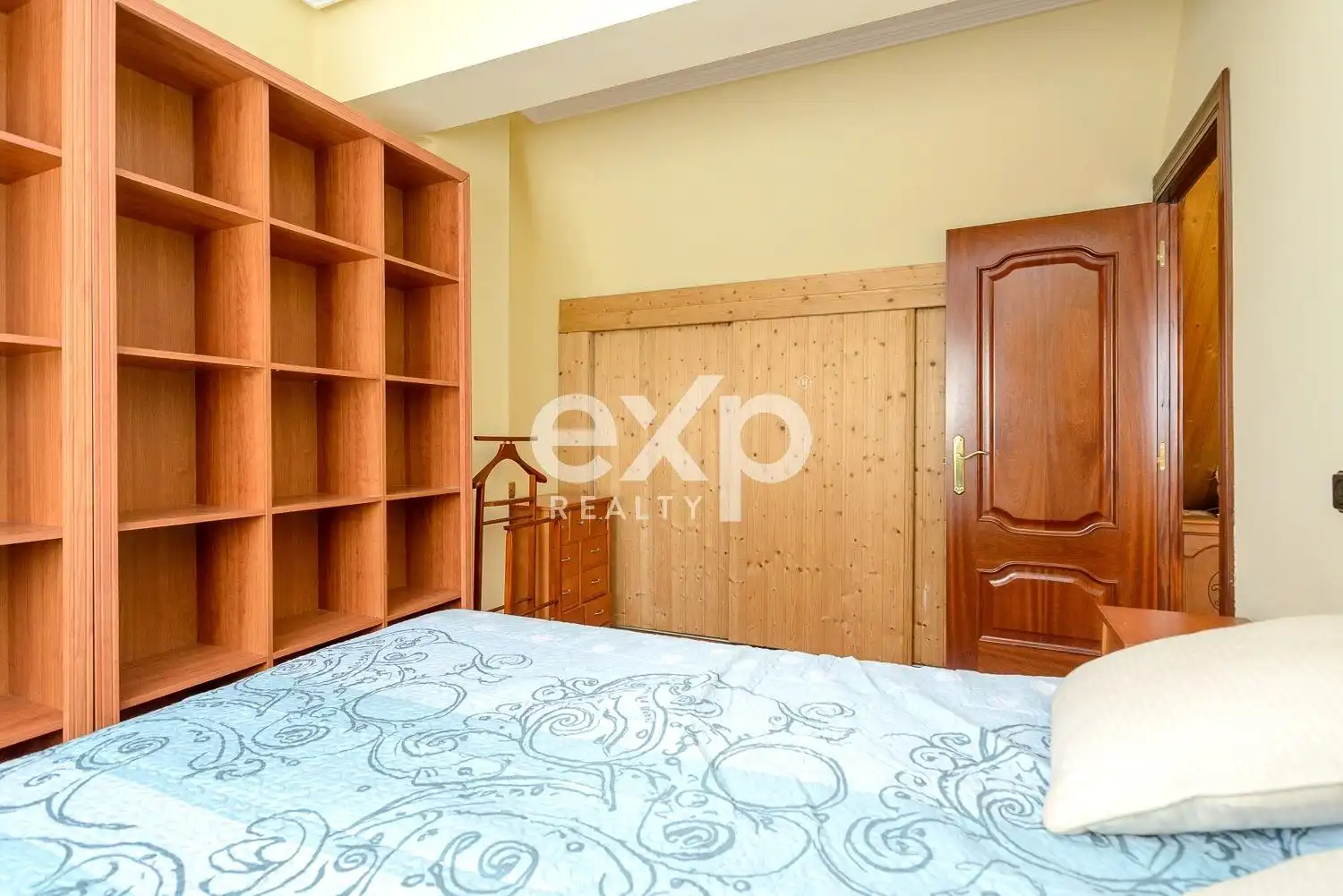 Habitación de Piso en venta en Oviedo  con Calefacción, Parquet y Amueblado