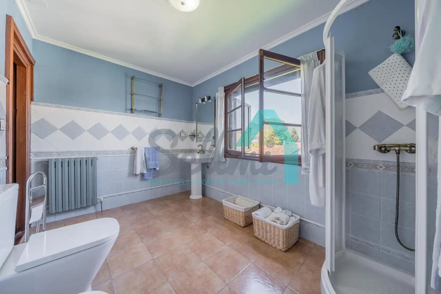Bathroom of Houses for sale in Pravia  with Heating, Private garden and Parquet flooring