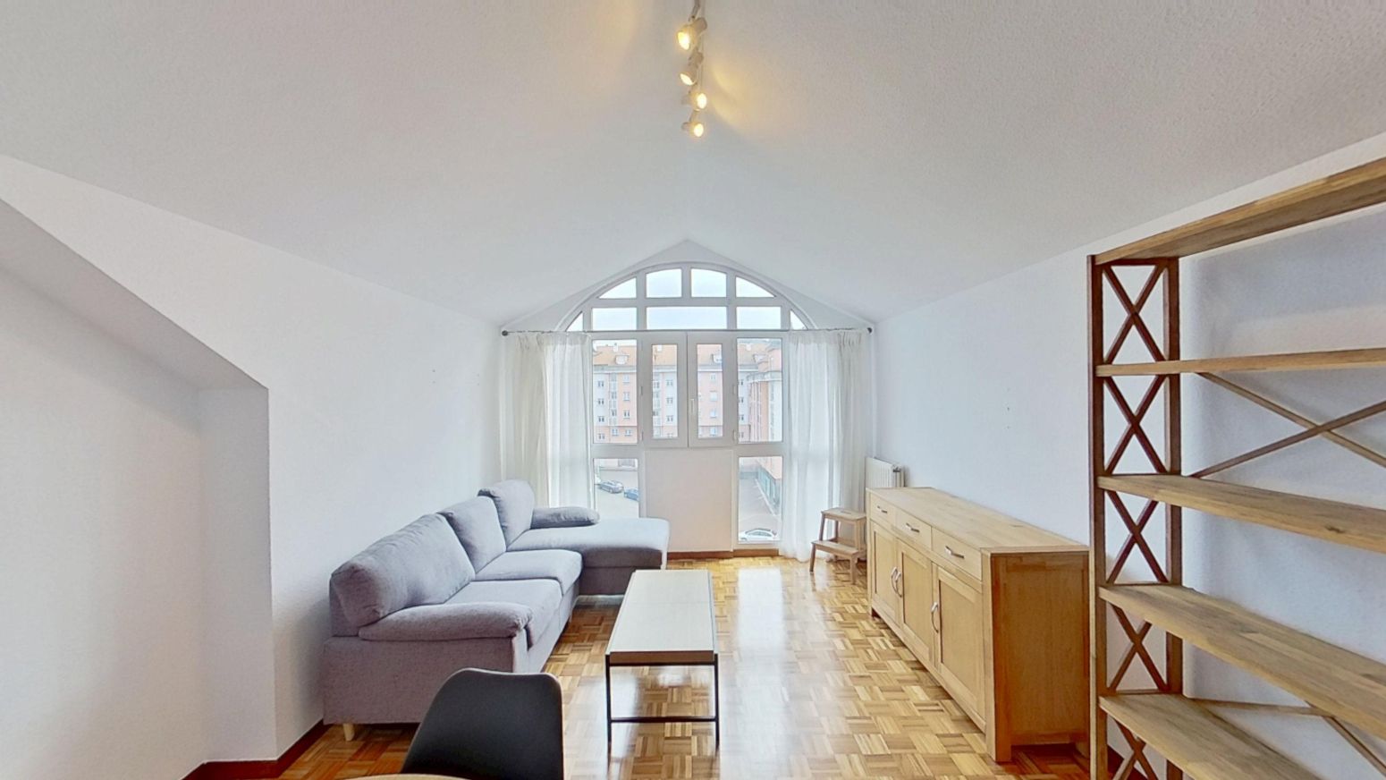 Sala d'estar de Àtic en venda en Santander amb Calefacció, Parquet i Moblat