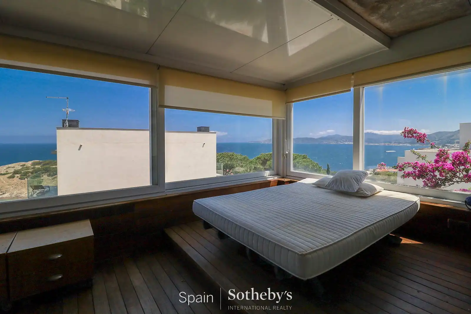 Bedroom of Houses for sale in Llançà  with Air Conditioner, Heating and Private garden