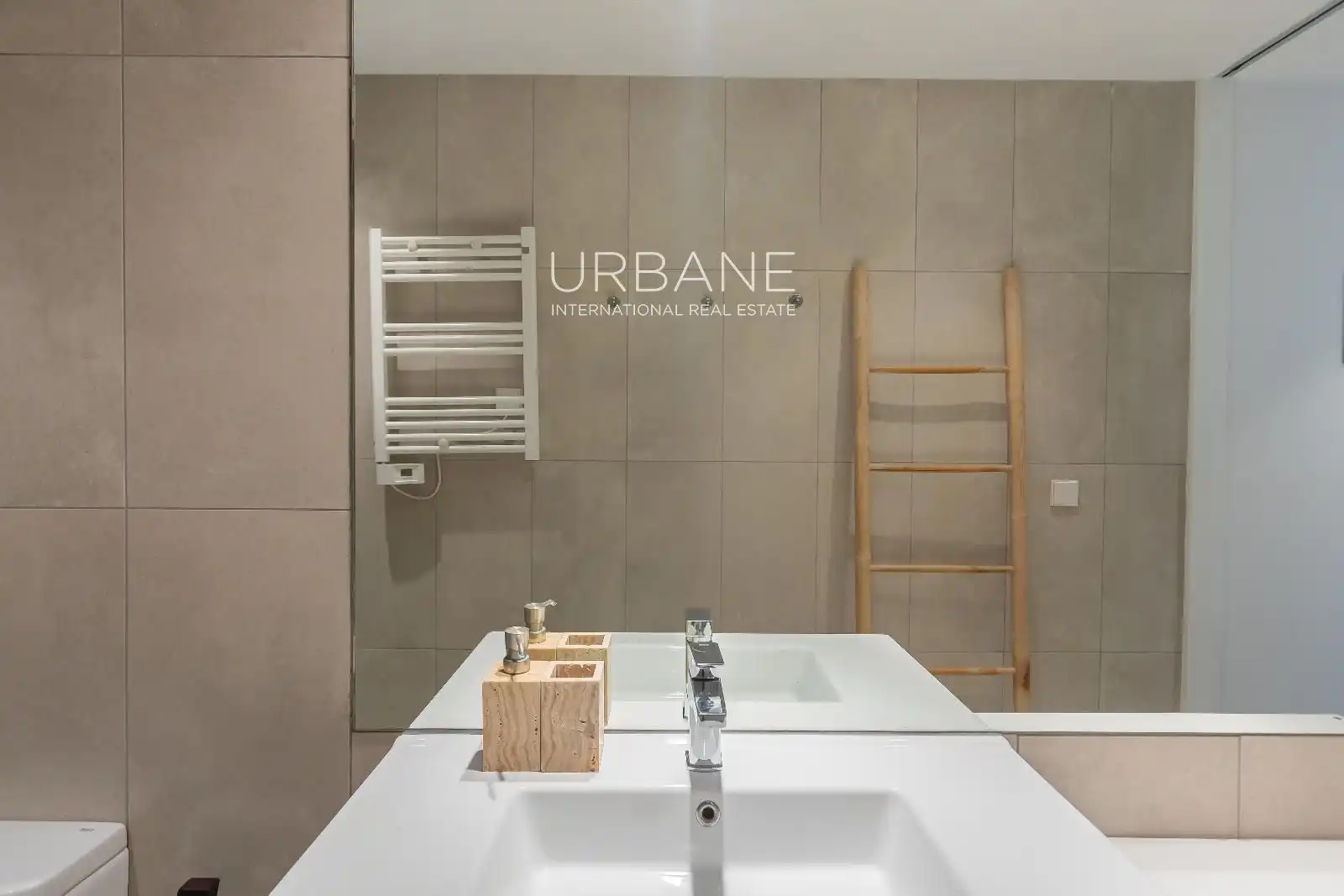 Bathroom of Flat for sale in Barcelona  with Air Conditioner, Heating and Terrace