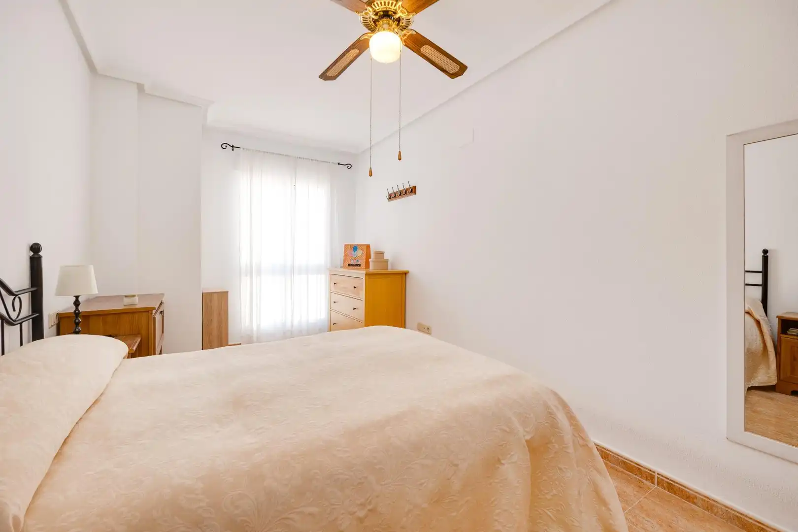 Habitación de Apartamento en venta en Torrevieja con Aire acondicionado, Terraza y Trastero