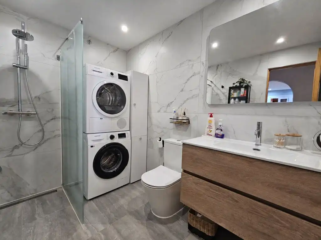 Baño de Apartamento en venta en Benalmádena con Aire acondicionado, Jardín privado y Terraza