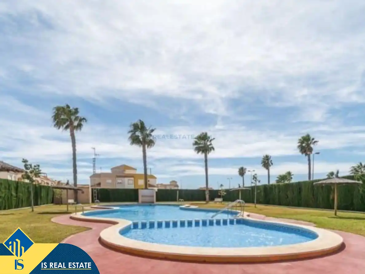 Bungalow amb piscina en venda a Zona Carrefour - Urbanizaciones, imagen 2
