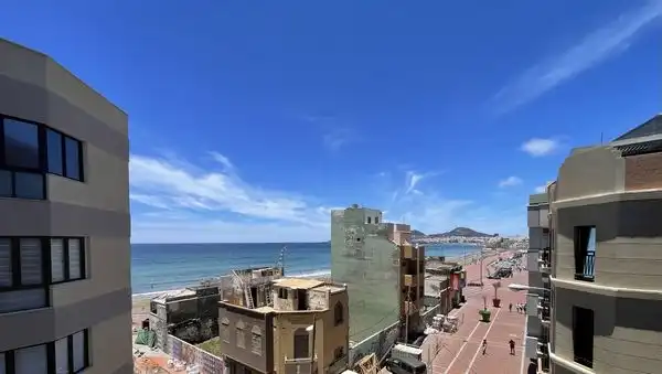 Vista exterior de Pis en venda en Las Palmas de Gran Canaria amb Moblat
