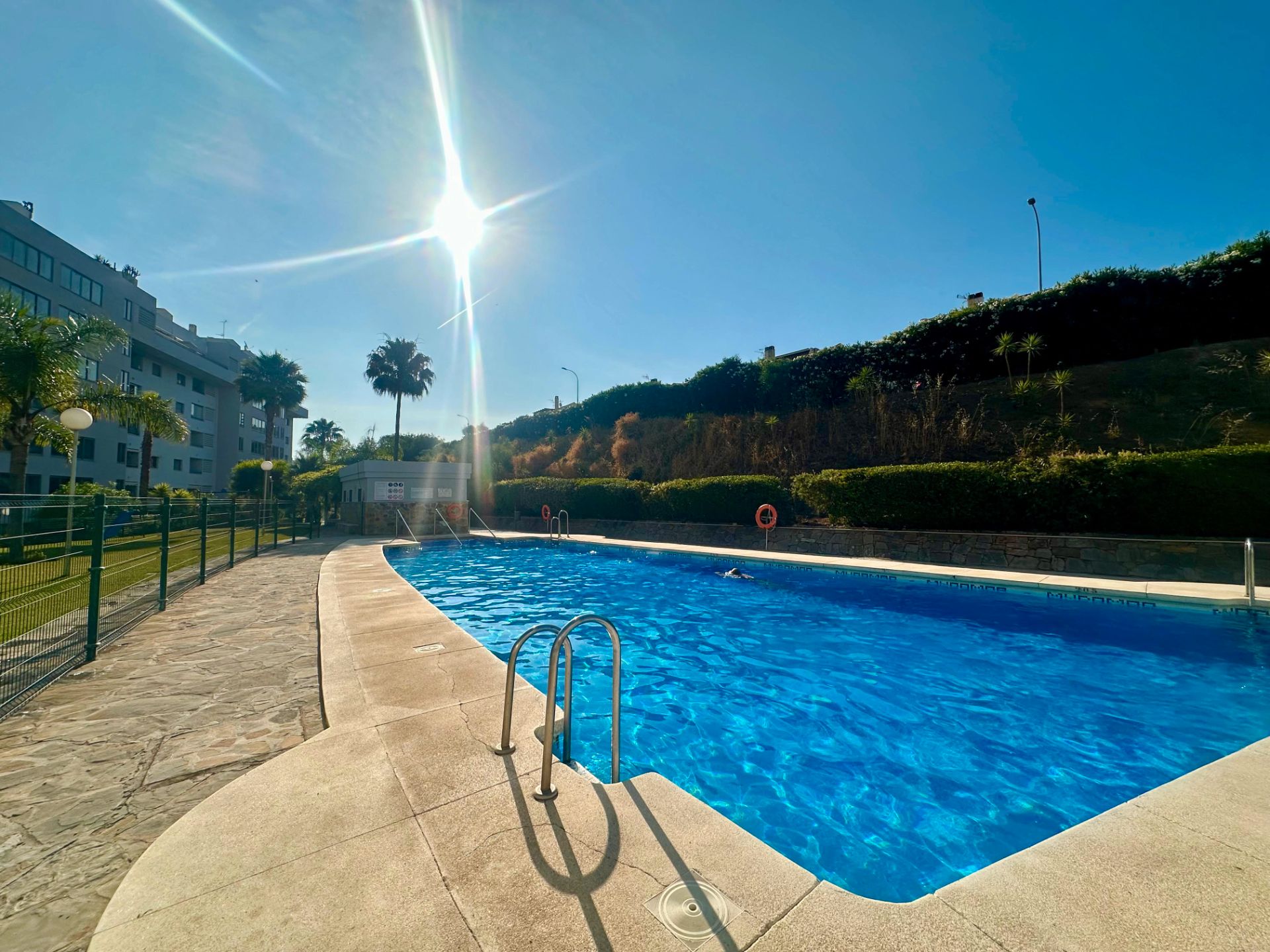 Piscina de Pis en venda en Fuengirola amb Terrassa, Traster i Moblat