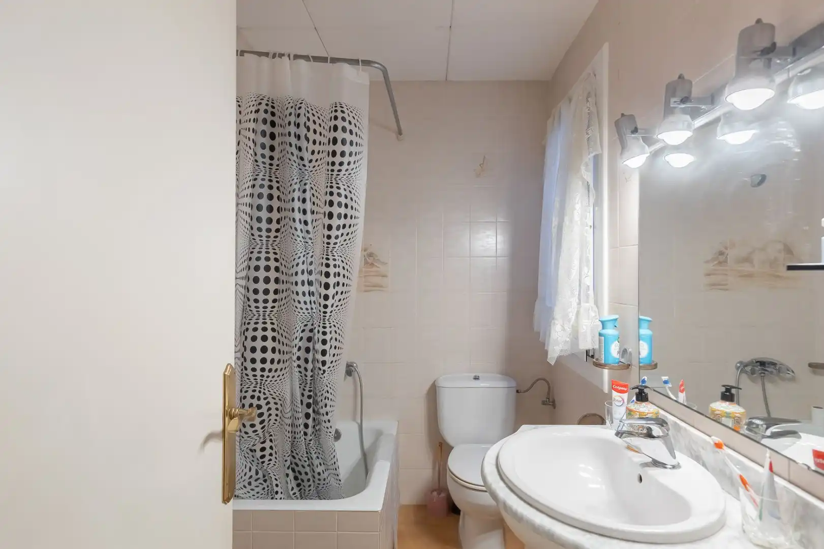 Bathroom of Flat for sale in Badalona  with Terrace