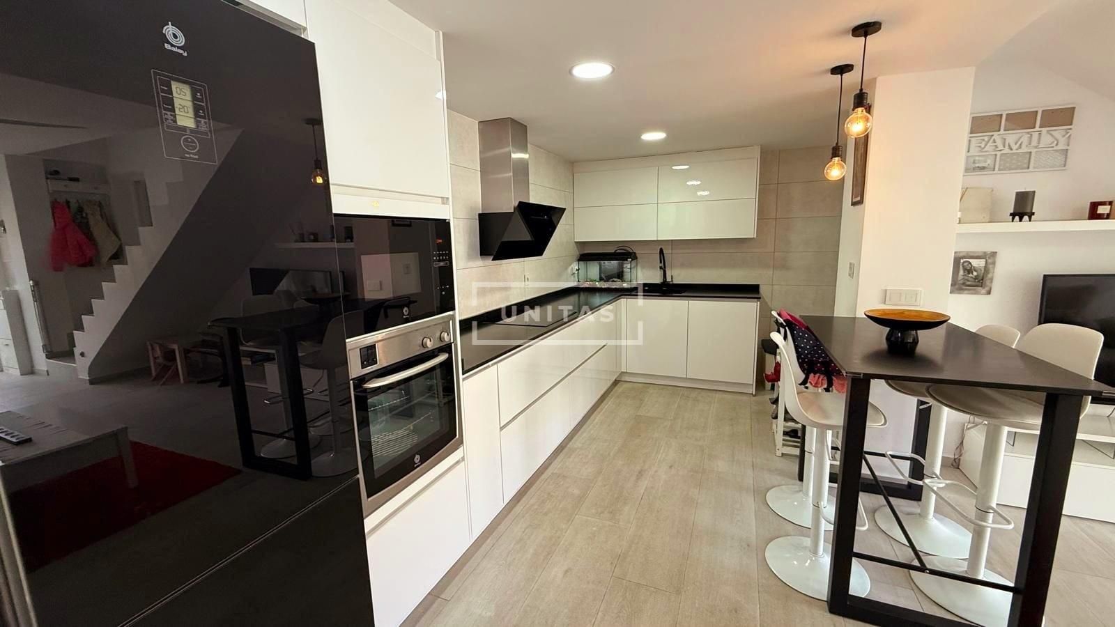 Kitchen of House or chalet for sale in Santa Pola  with Air Conditioner, Private garden and Terrace