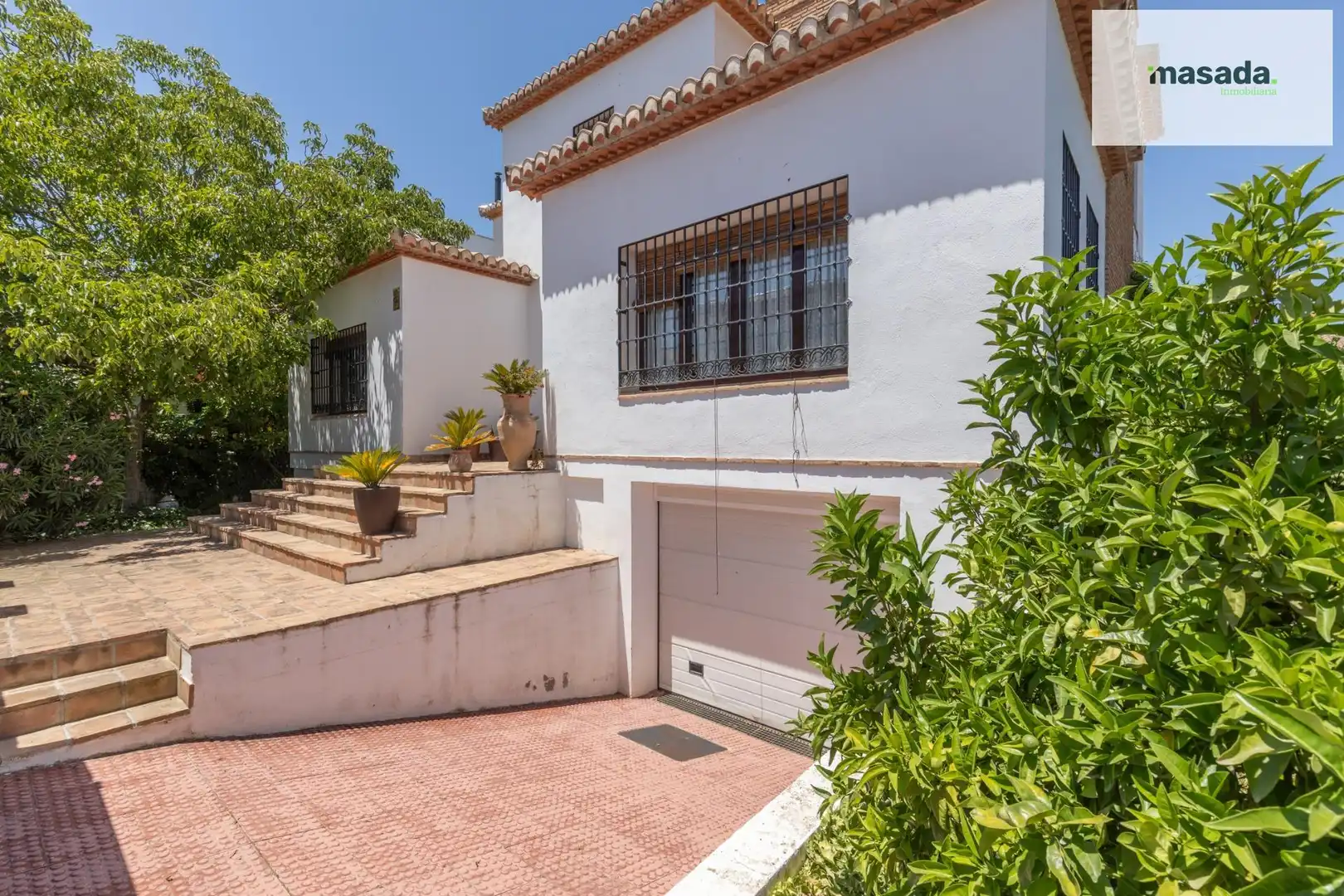Vista exterior de Casa o chalet en venta en Vegas del Genil con Jardín privado, Piscina y Alarma