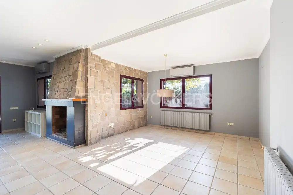 Exterior view of Houses for sale in La Pobla de Vallbona  with Air Conditioner, Heating and Private garden