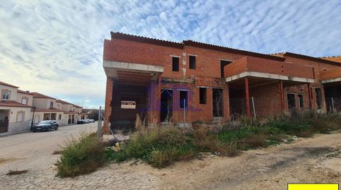 Foto 2 de Casa adosada en venta en Carmen Laforet, Horcajo de Santiago, Cuenca