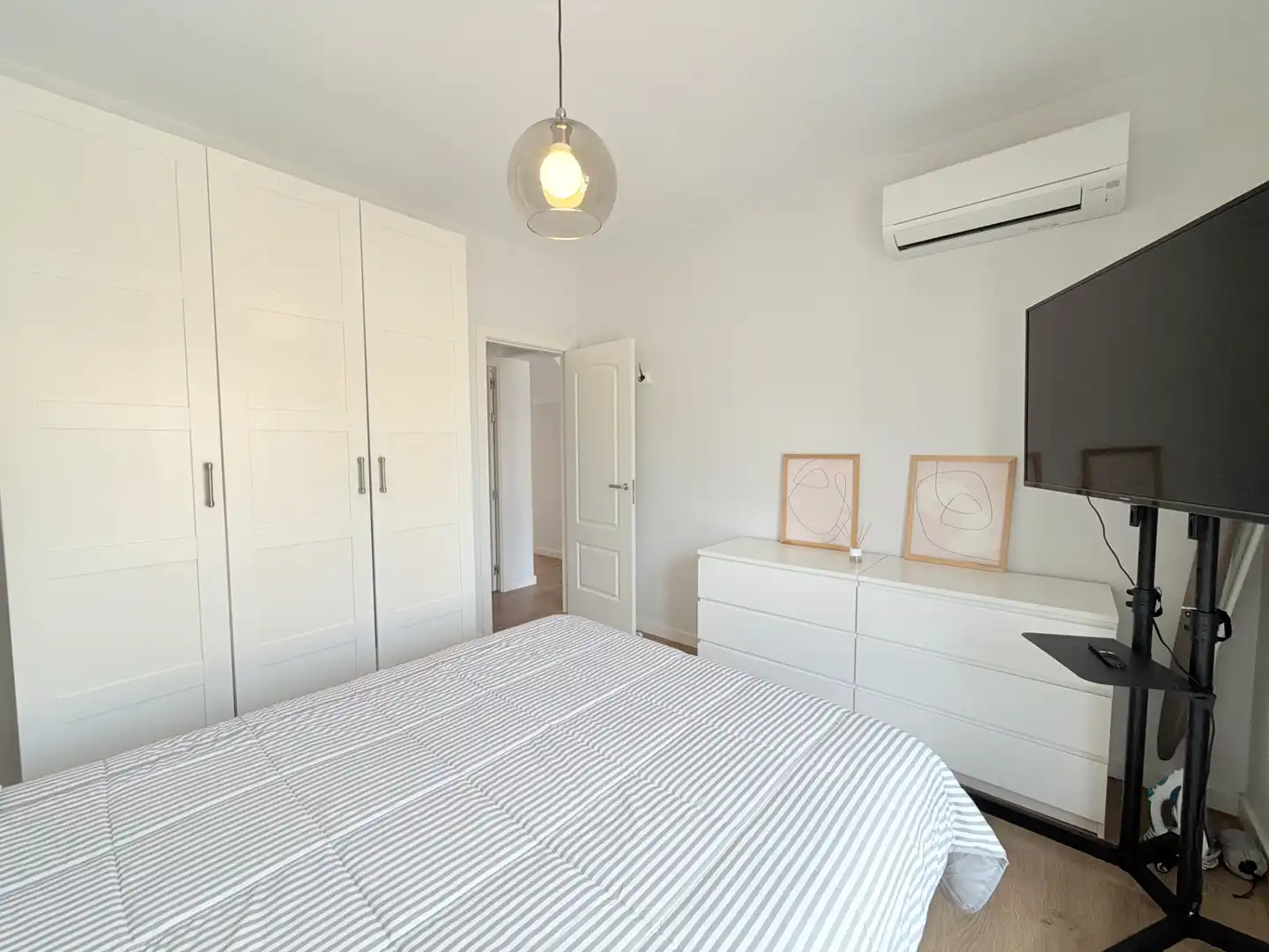 Habitación de Casa adosada en venta en Espartinas con Aire acondicionado, Jardín privado y Parquet