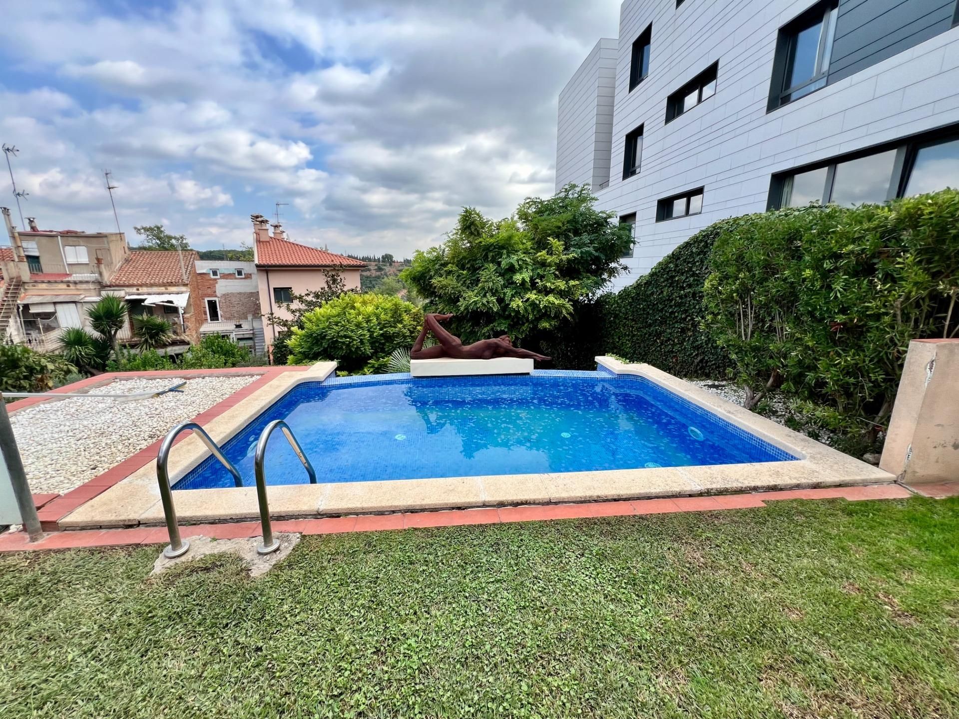 Swimming pool of Flat for sale in Sabadell  with Air Conditioner, Private garden and Parquet flooring
