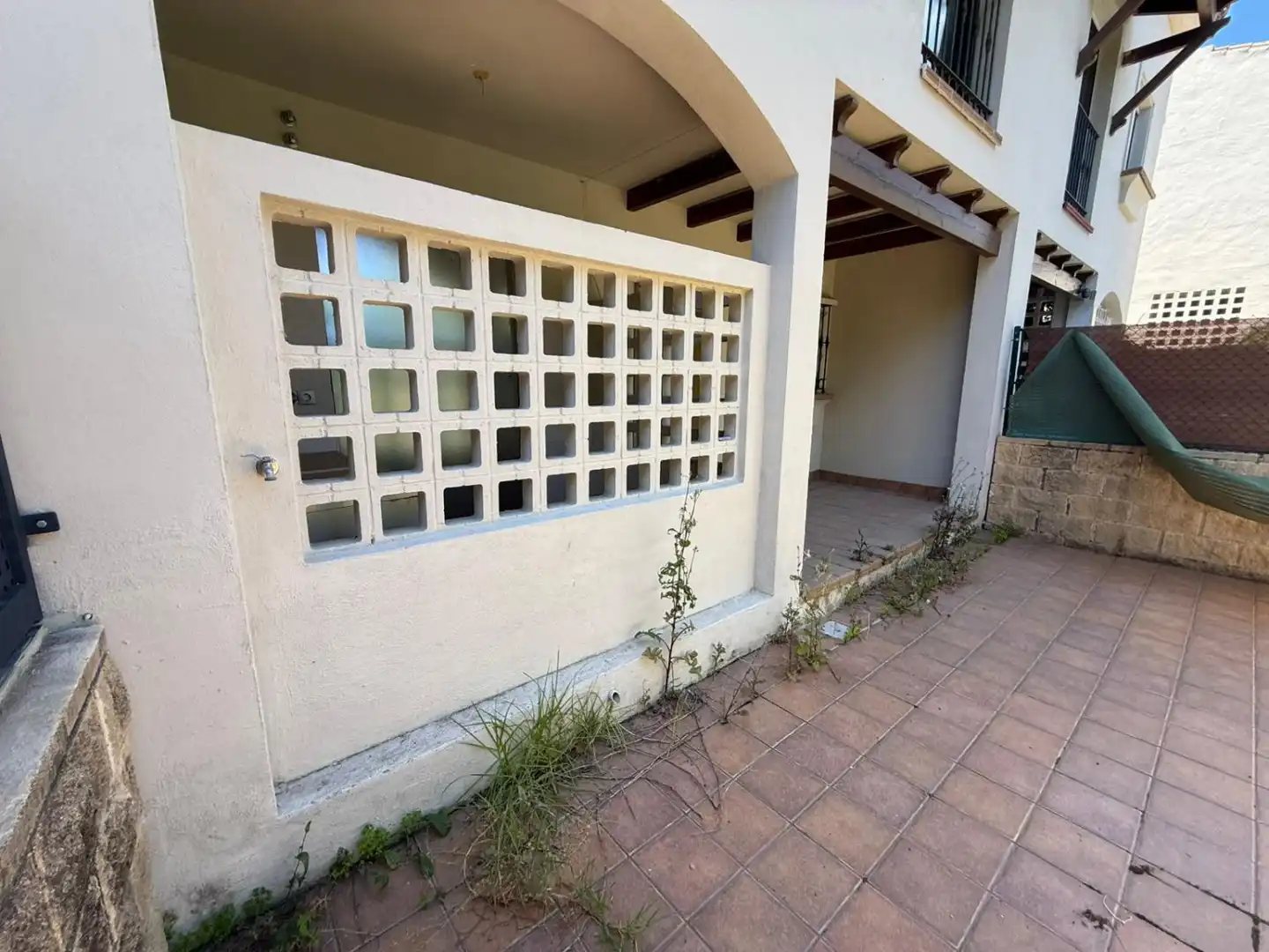 Vista exterior de Casa o xalet en venda en Marbella amb Calefacció, Jardí privat i Terrassa