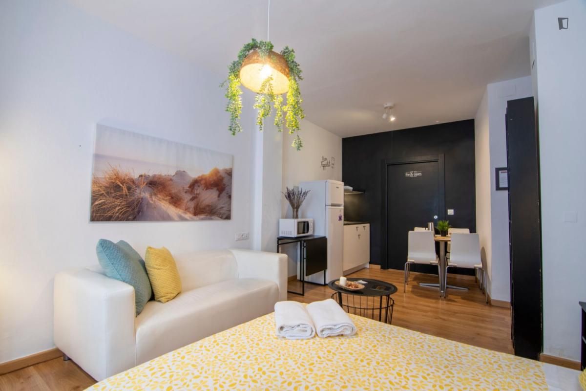 Study to rent in Fígares