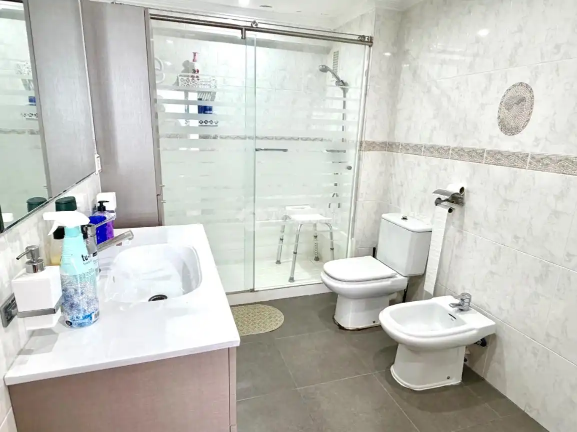 Baño de Piso en venta en Valencia con Aire acondicionado y Balcón
