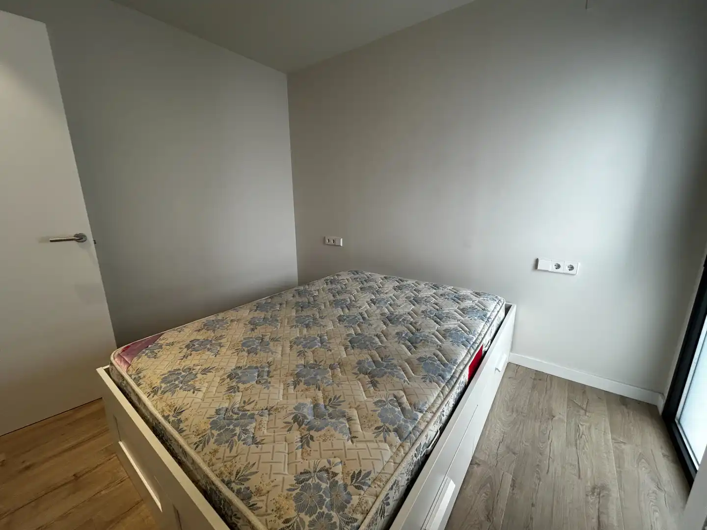 Dormitori de Pis de lloguer en Girona amb Aire condicionat, Calefacció i Parquet