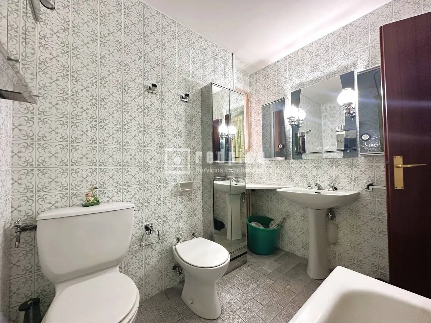 Bany de Pis en venda en Madrid amb Calefacció, Parquet i Terrassa