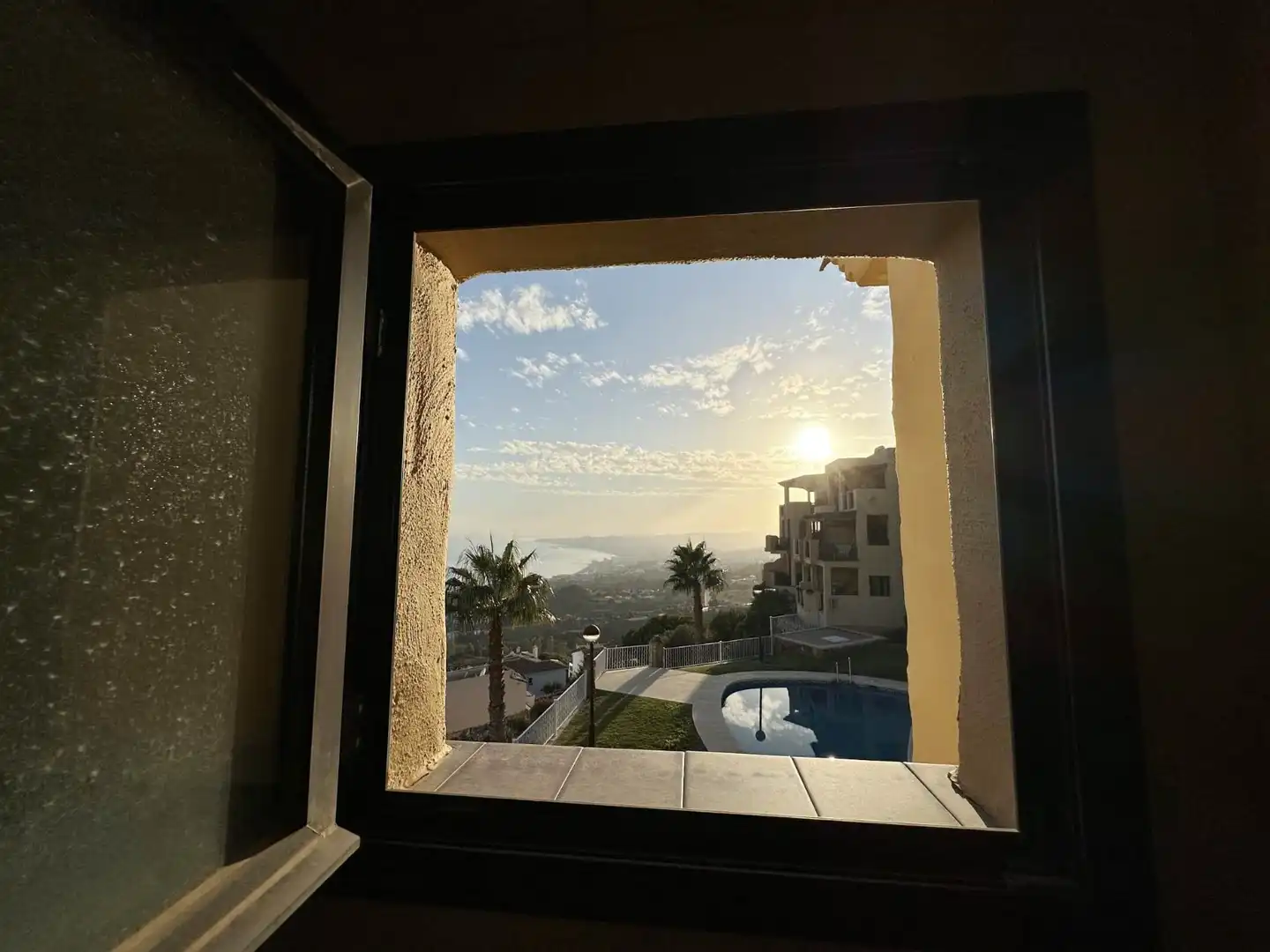 Vista exterior de Piso en venta en Benalmádena con Calefacción, Terraza y Piscina comunitaria