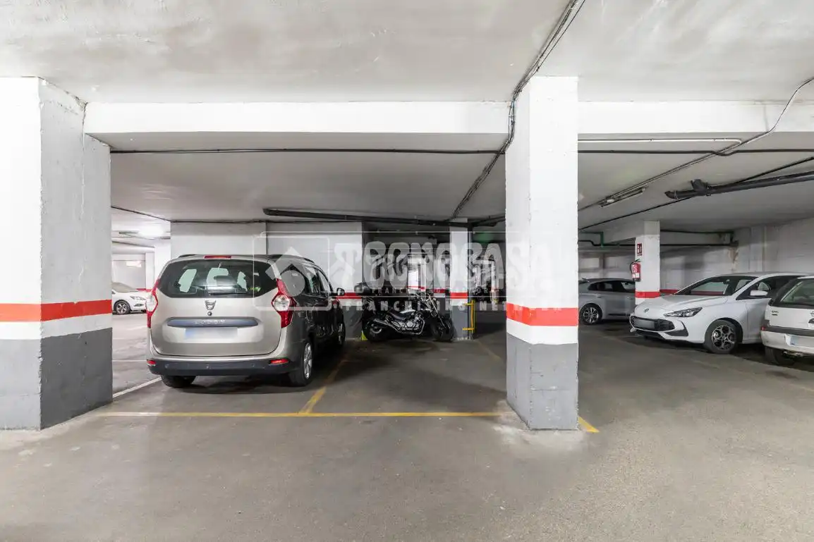 Parking de Piso en venta en Las Rozas de Madrid con Terraza y Trastero