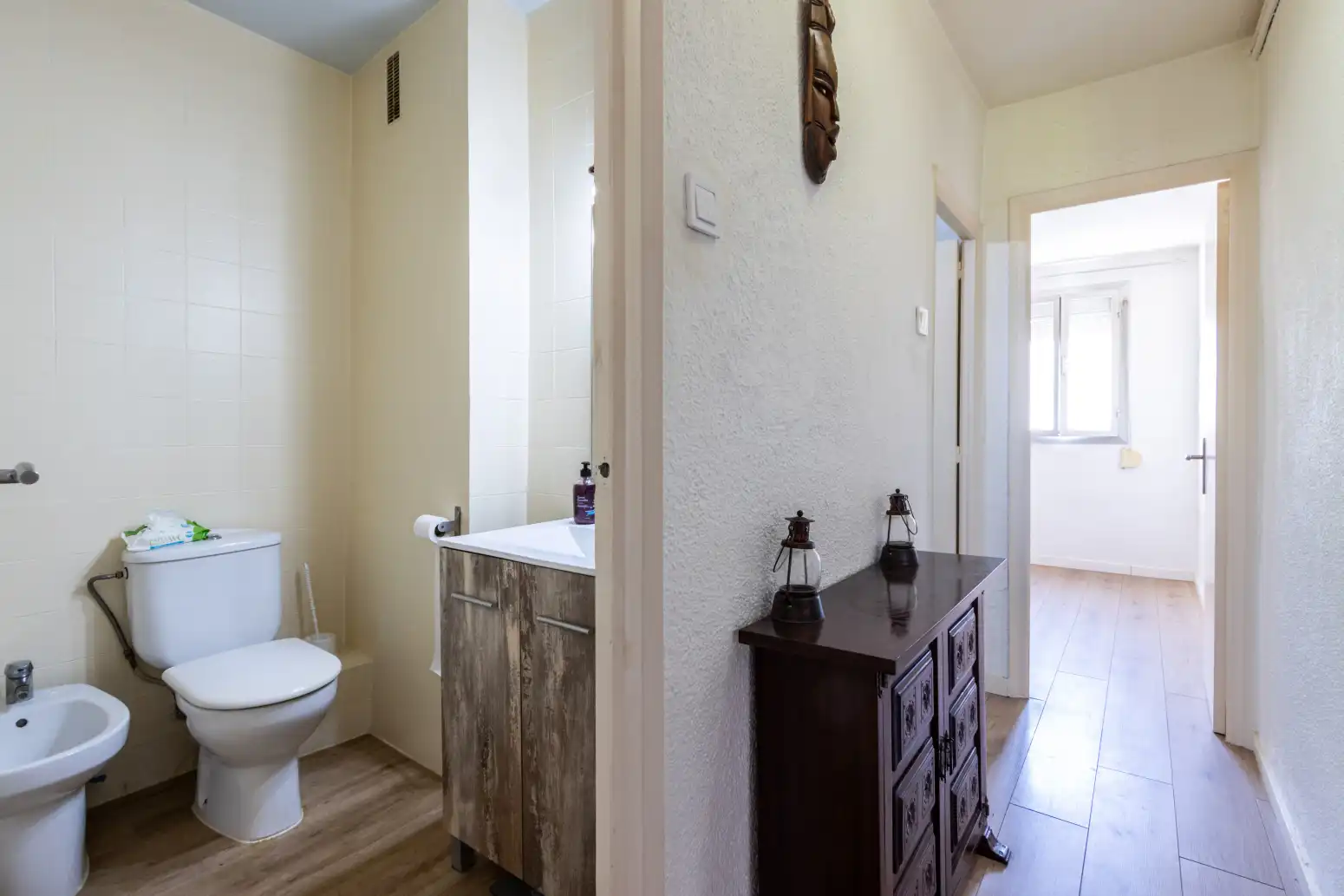 Bany de Pis en venda en Terrassa amb Parquet i Balcó