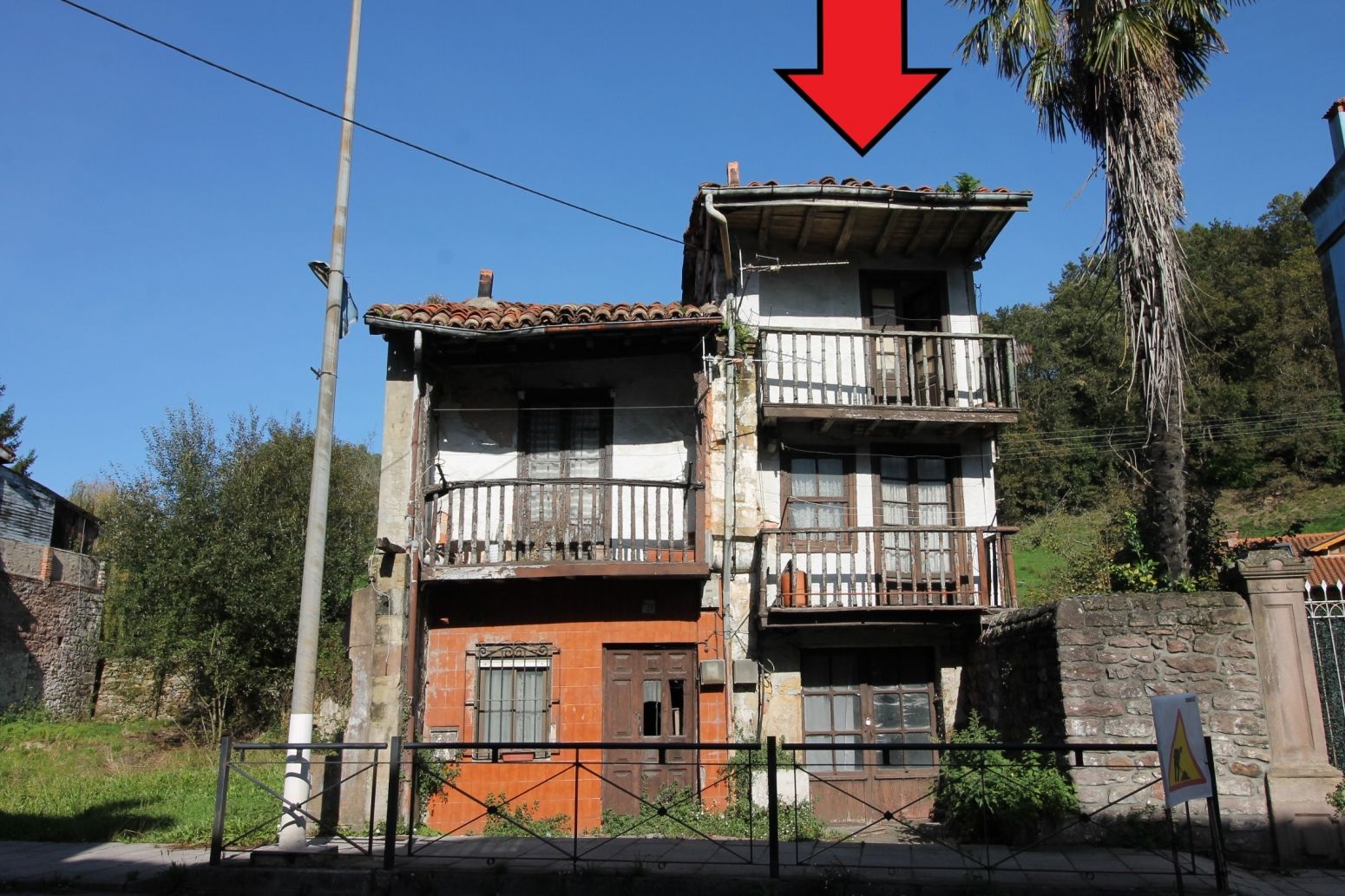 Vista exterior de Casa adosada en venta en Cabezón de la Sal