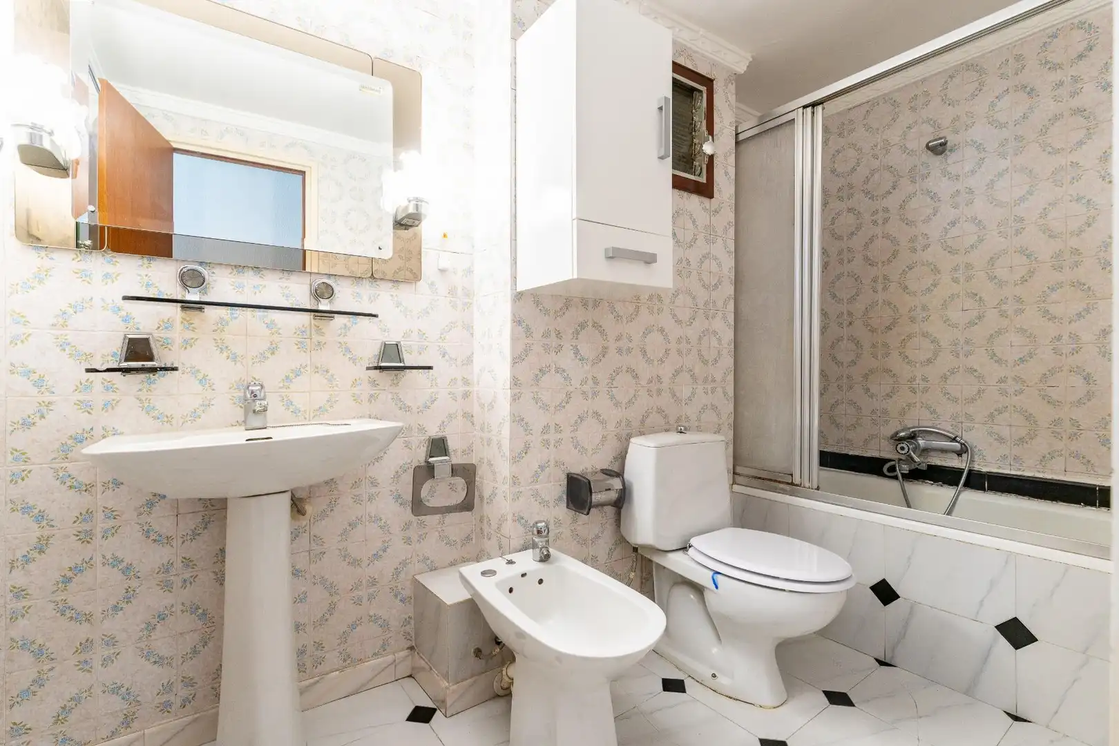 Badezimmer von Wohnung zum Verkauf in Reus mit Klimaanlage, Heizung und Balkon