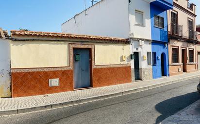 Exterior view of House or chalet for sale in  Sevilla Capital  with Air Conditioner