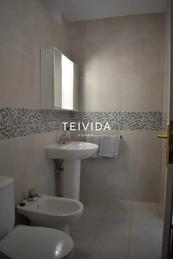 Bany de Casa adosada de lloguer en Santiago del Teide amb Piscina i Moblat
