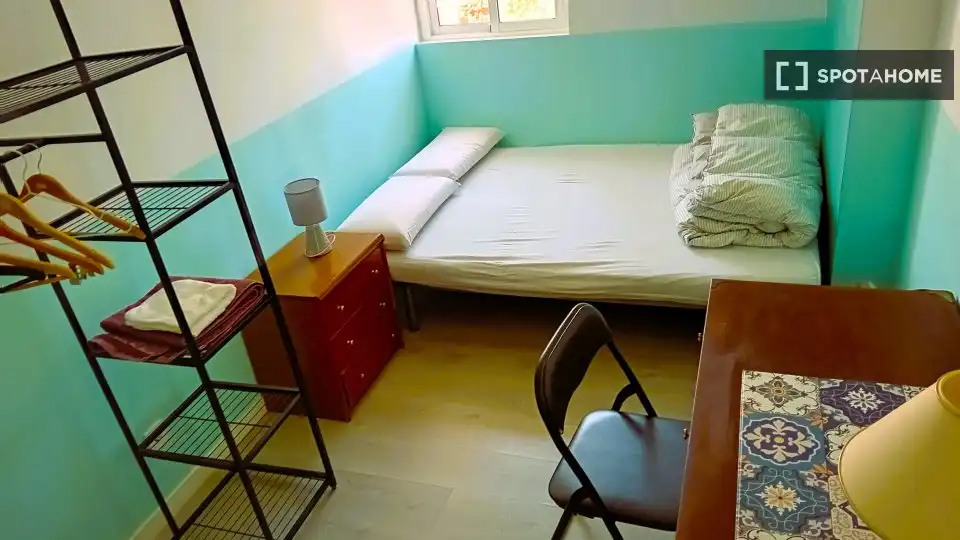 Dormitori de Apartament per a compartir en Madrid amb Aire condicionat, Calefacció i Terrassa