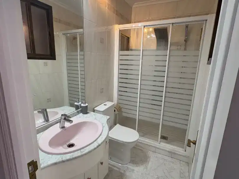 Baño de Piso en venta en  Madrid Capital con Aire acondicionado