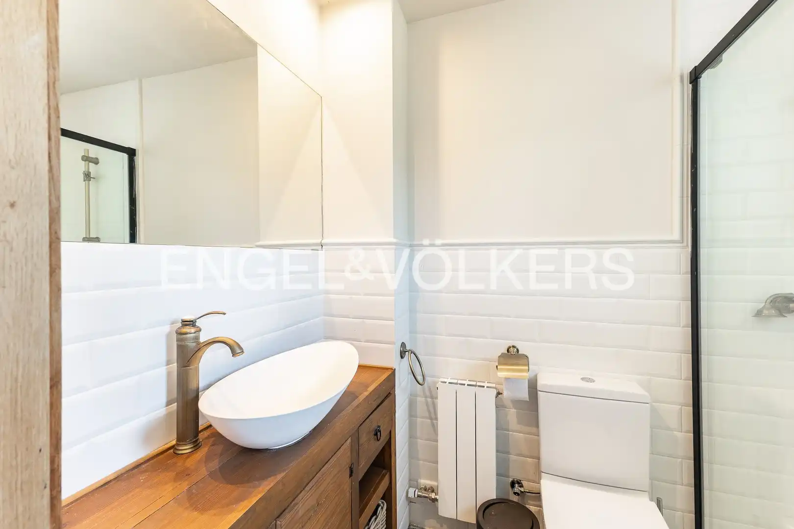 Badezimmer von Haus oder Chalet zum Verkauf in La Vall d'en Bas mit Heizung und Privatgarten