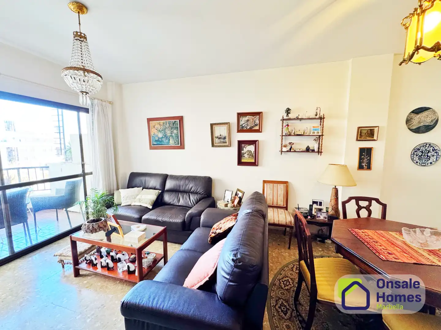 Living room of Flat for sale in Marbella  with Terrace, Balcony and Community pool