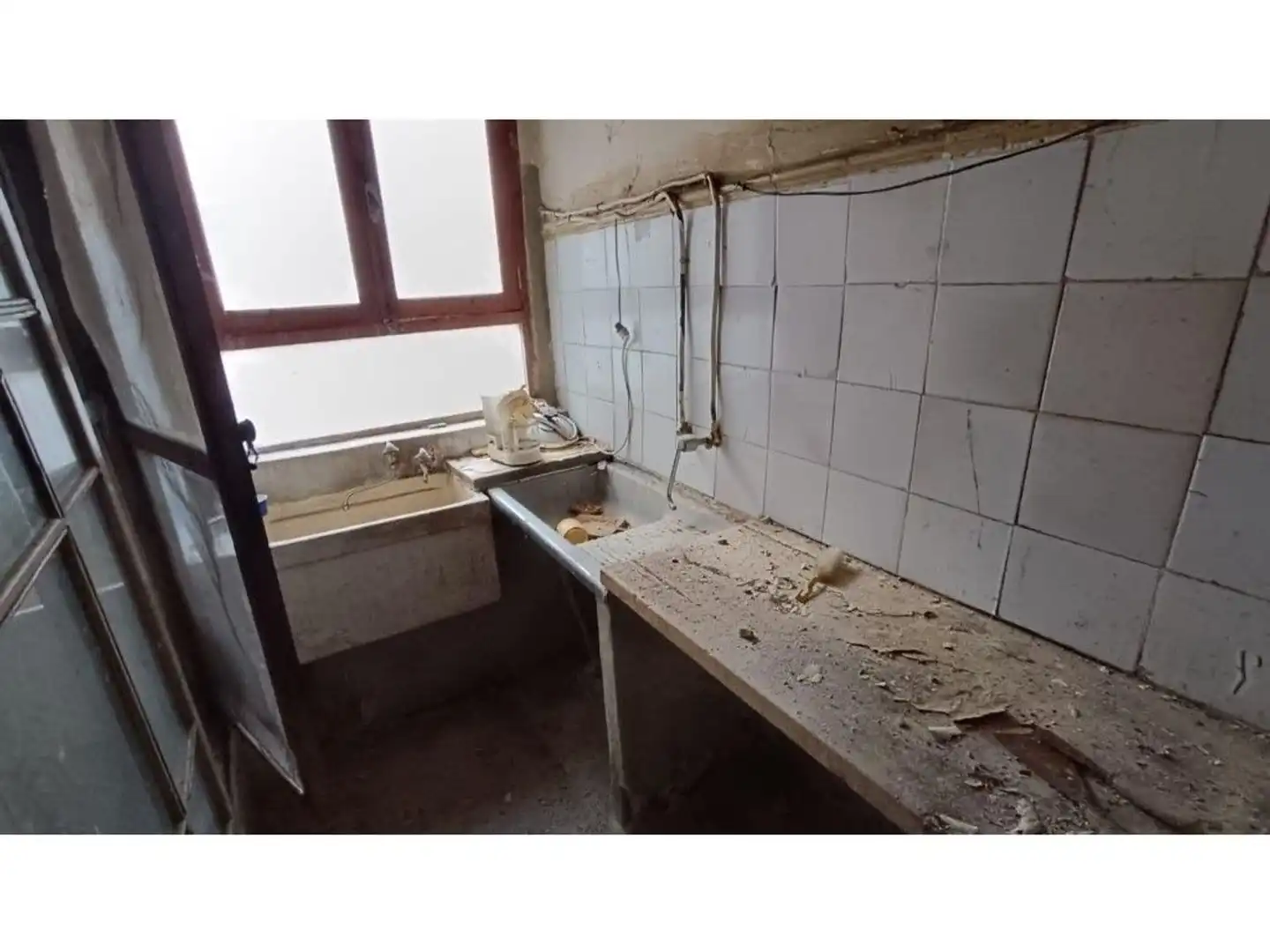 Cuina de Casa o xalet en venda en Villar del Arzobispo amb Terrassa i Balcó