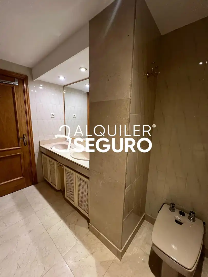 Baño de Piso de alquiler en Fuencarral - El Pardo
