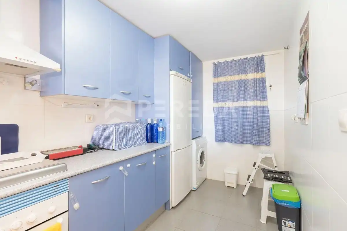 Kitchen of Flat for sale in Roquetas de Mar  with Air Conditioner, Terrace and Furnished