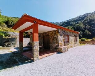 Vista exterior de Casa o xalet en venda en Yunquera amb Jardí privat, Traster i Piscina