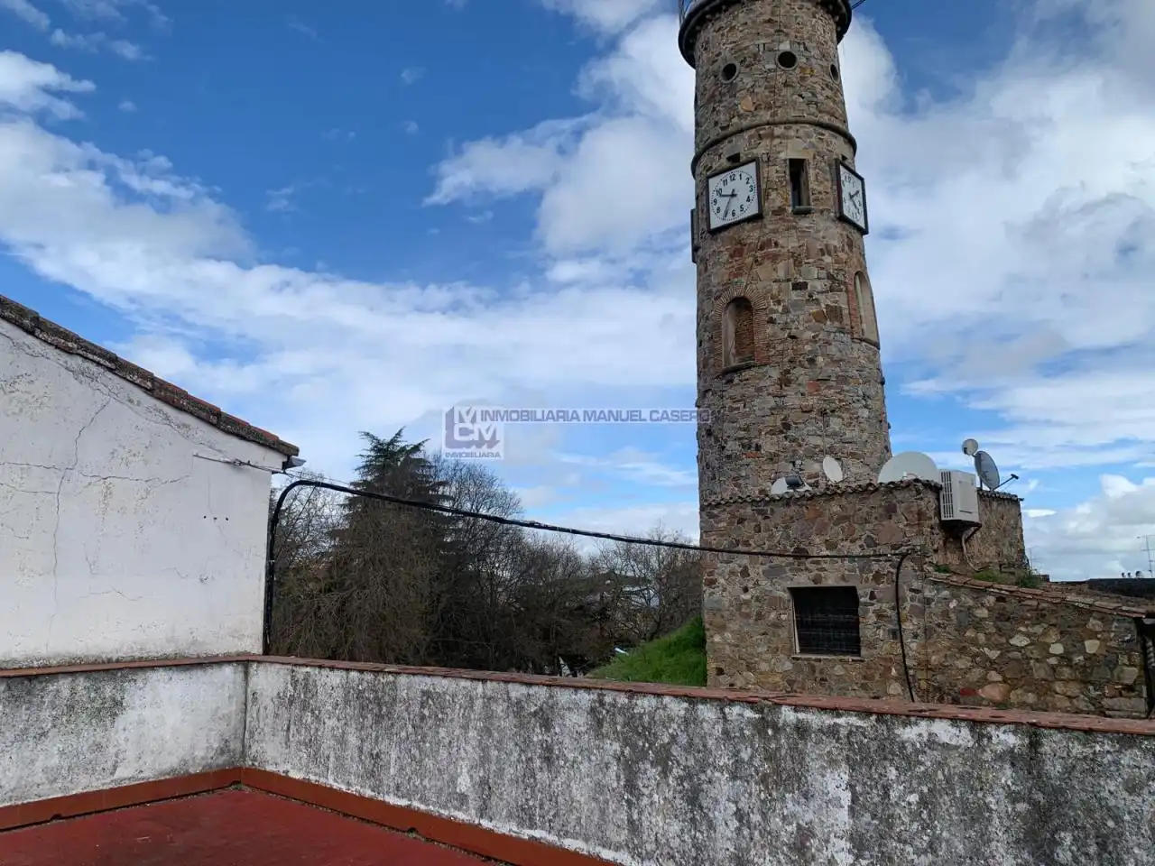 Vista exterior de Casa o xalet en venda en Cáceres amb Calefacció, Jardí privat i Terrassa