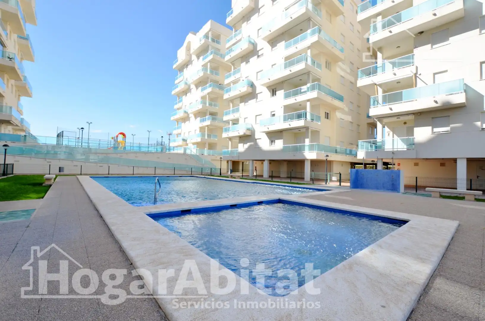 Piscina de Piso en venta en Piles con Terraza, Trastero y Amueblado