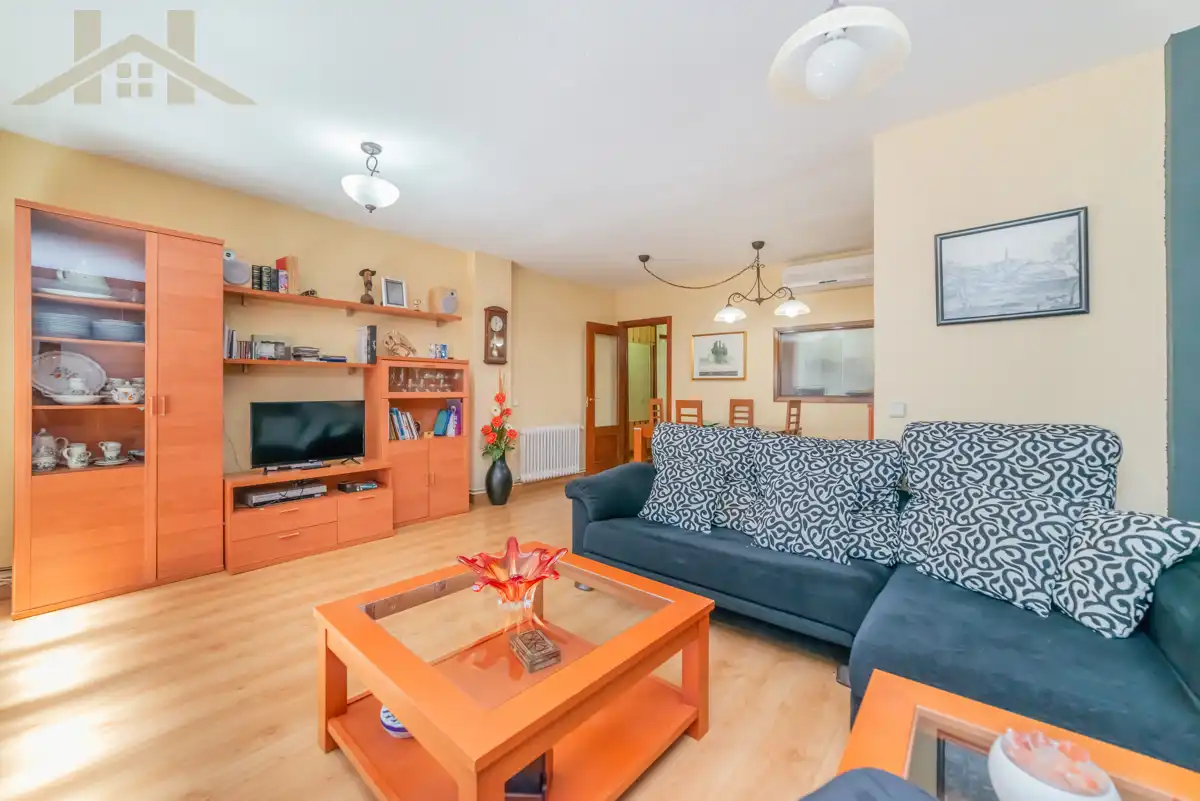 Living room of Flat for sale in Fuenlabrada  with Air Conditioner, Heating and Furnished