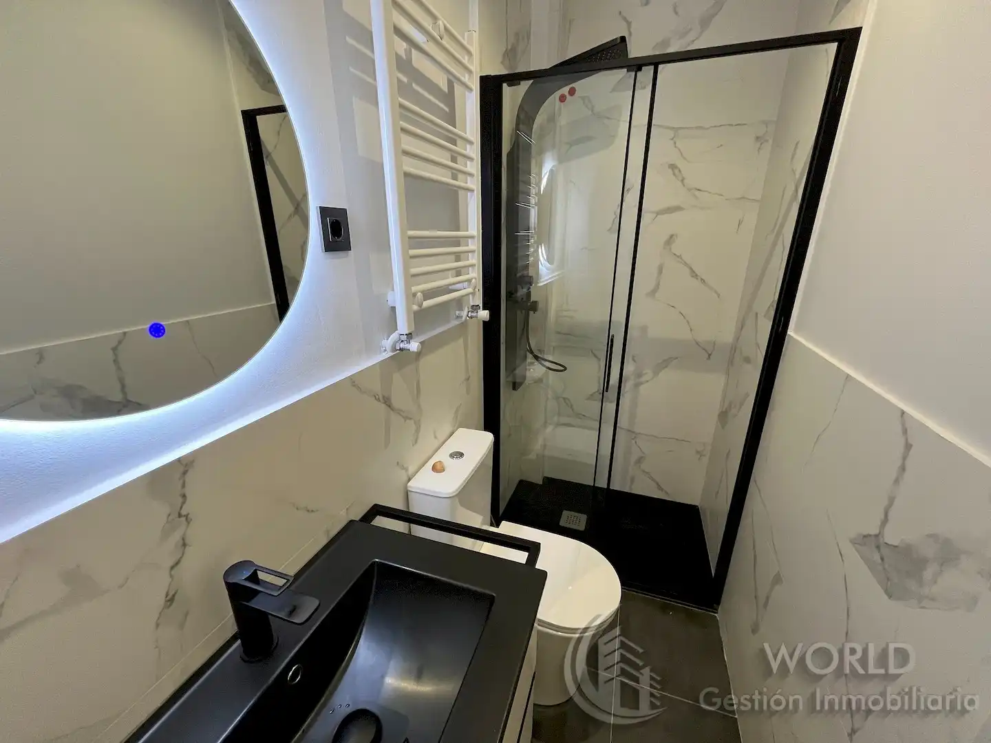 Badezimmer von Wohnung zum Verkauf in Madrid mit Klimaanlage, Heizung und Möbliert